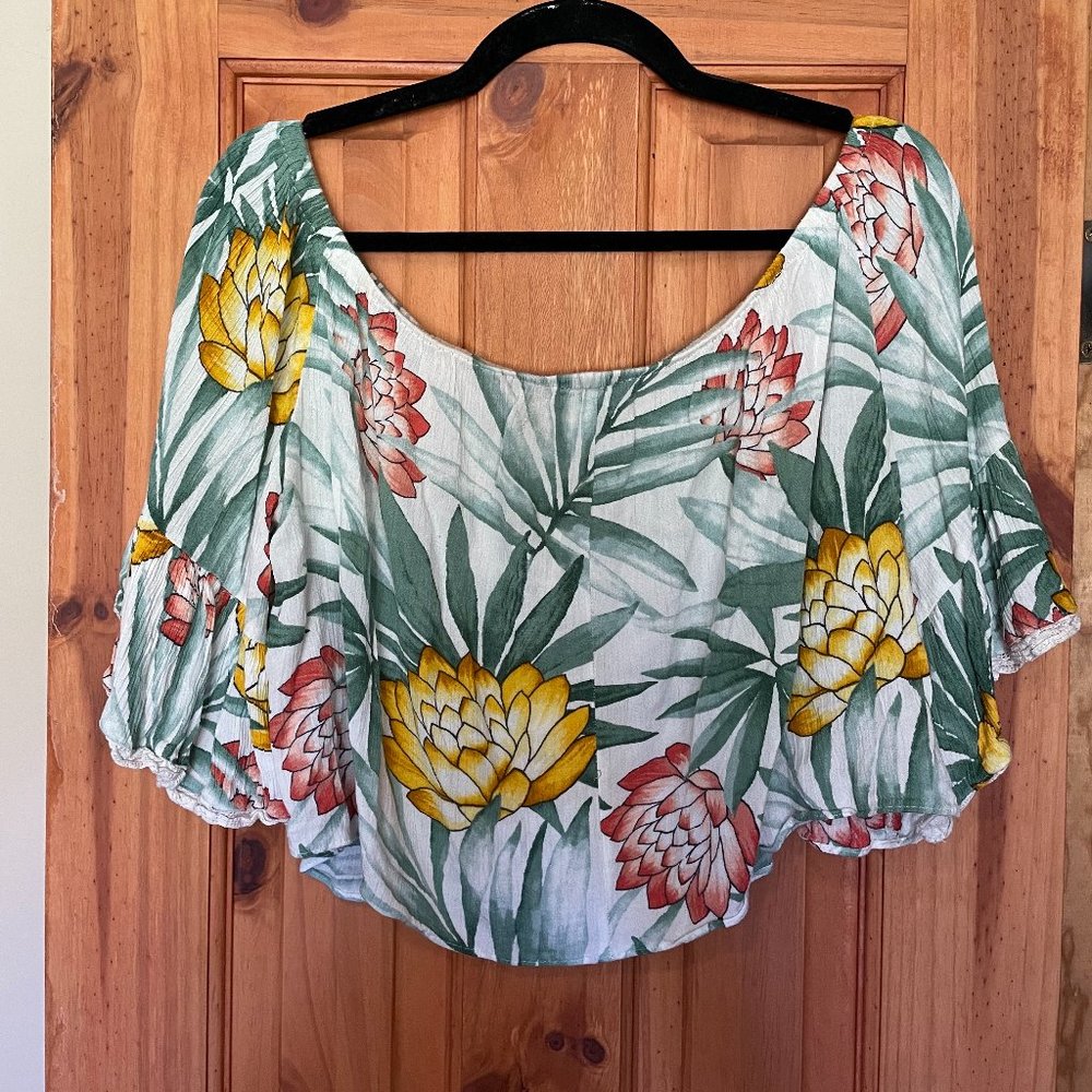 Floral/ Tropical Forever 21 Summer Tops *2 PACK* - Picture 3 of 10